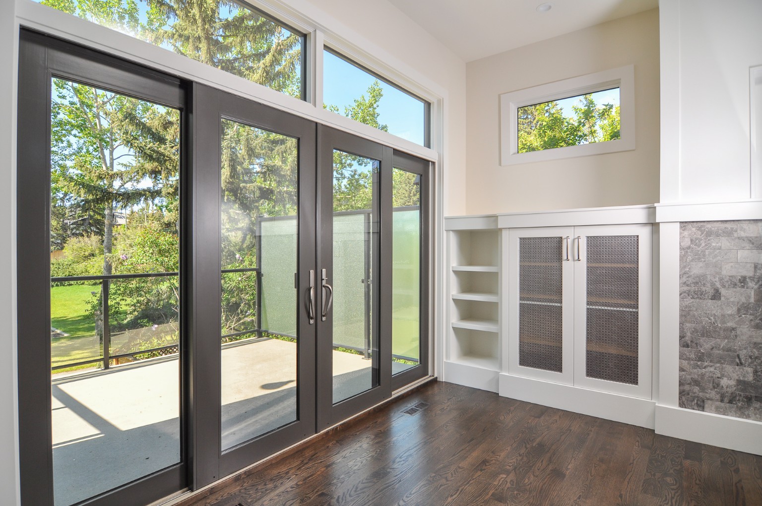 Entry and trim detail